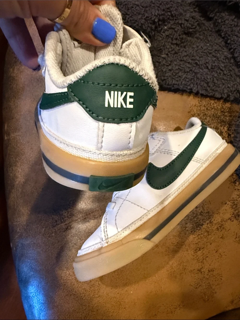Toddler boys size 9c Nike White and Green Kids Velcro-Lace Sneakers